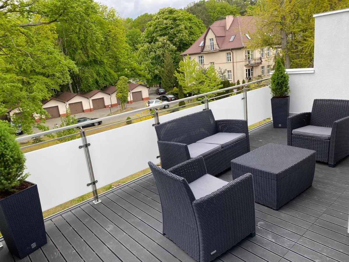 Apartament Przy Parku Z Duzym Tarasem ,Prywatny Parking Apartman Swinoujscie Kültér fotó